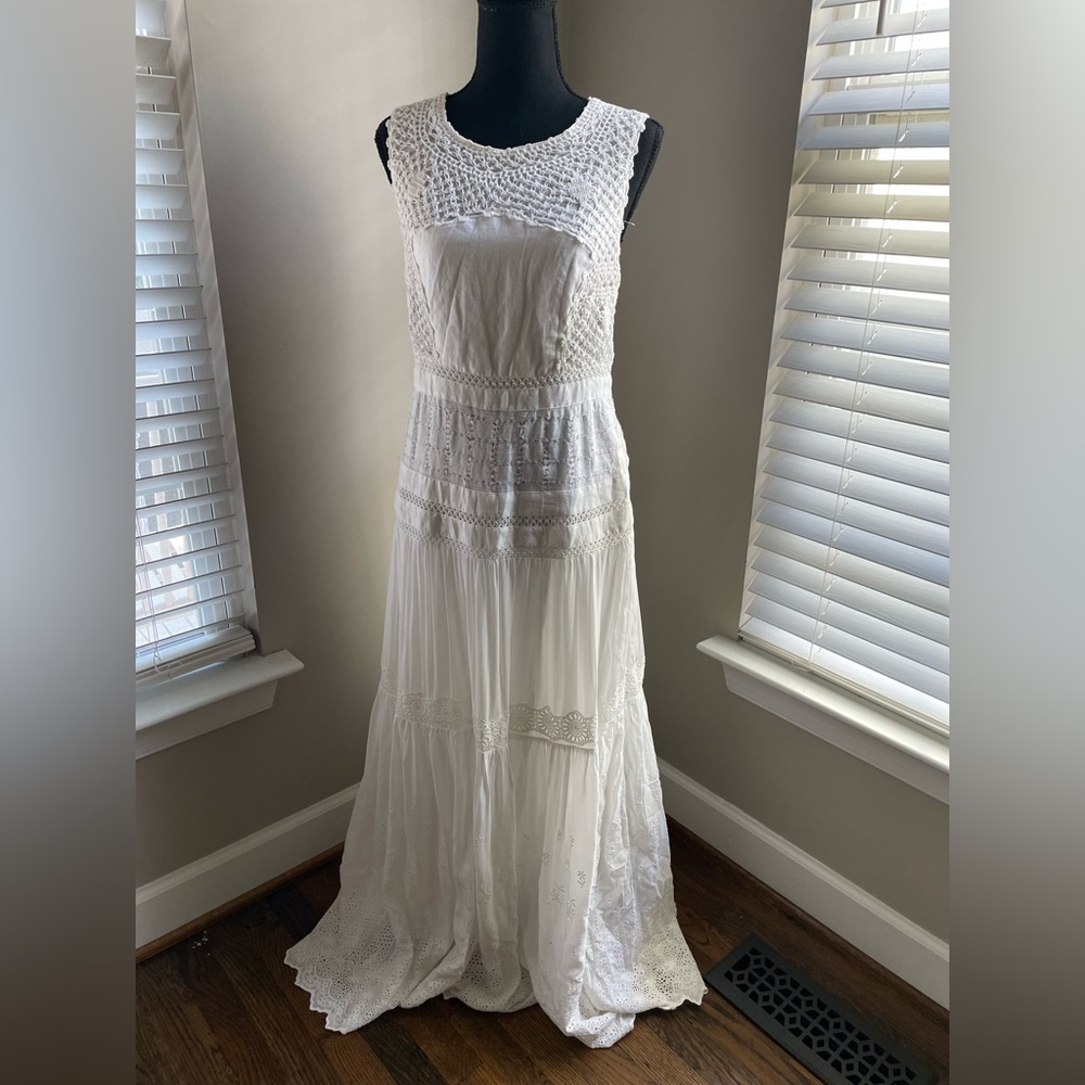 Elegant White Lace Maxi Dress